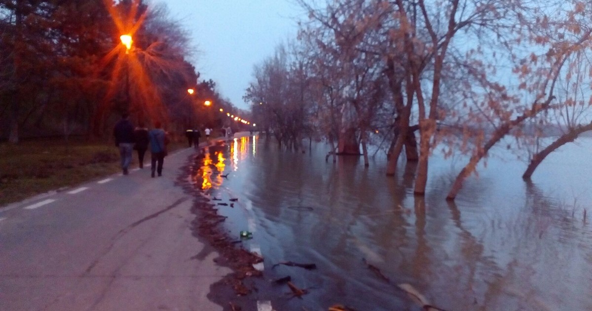 Dunărea, pe cale să treacă peste cota de inundații la Galați