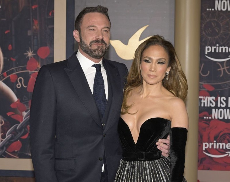 Jennifer Lopez și Ben Affleck au scos la vânzare conacul din Beverly Hills. Cum arată și cât costă vila cu 12 camere și 24 de băi