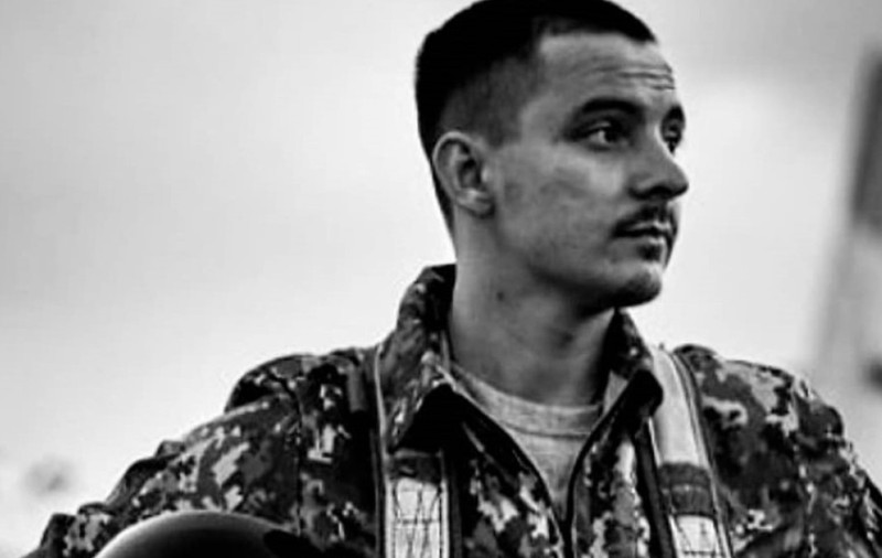 „A murit ca un erou”. Tânărul pilot ucrainean care și-a dat viața pentru a salva civili, într-o misiune de luptă în Donbas