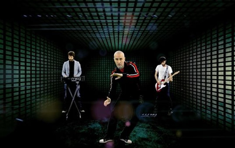 ROA lansează videoclipul single-ului "Electronique Simpatique" | VIDEO
