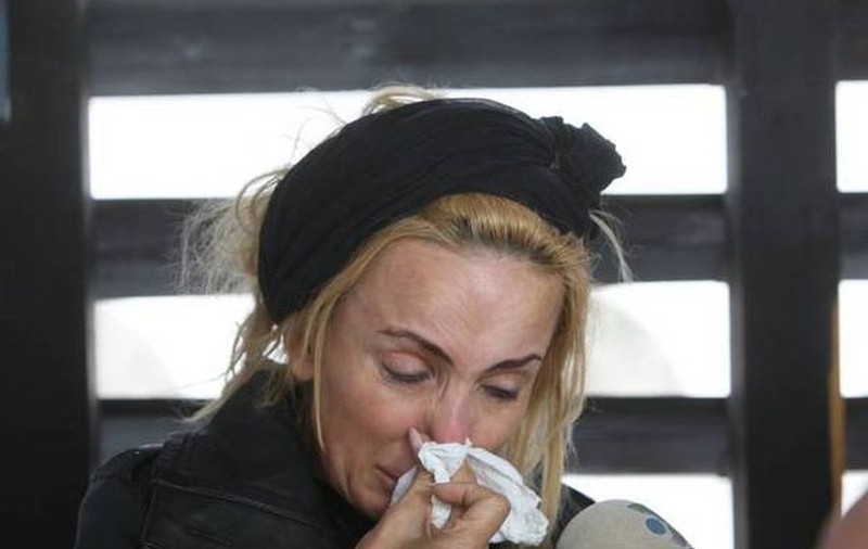 S-AU CERTAT LA CUŢITE, DAR MOARTEA MAMEI A ÎMPĂCAT-O PE DANIELA GYORFI CU UN BINECUNOSCUT CÂNTĂREŢ!