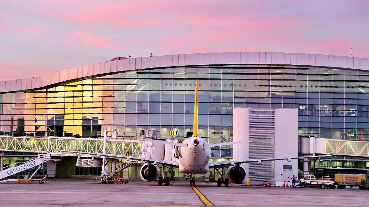Avion oprit la Aeroportul Internațional „Henri Coandă" București