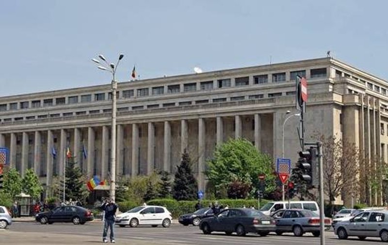 Efectele moţiunii: FMI ÎNTRERUPE NEGOCIERILE cu România după căderea Cabinetului Ungureanu