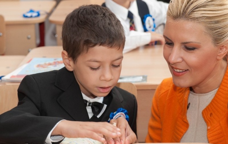 Elena Udrea şi-a dus băieţelul la şcoala! Află povestea micuţului Ionuţ | FOTO
