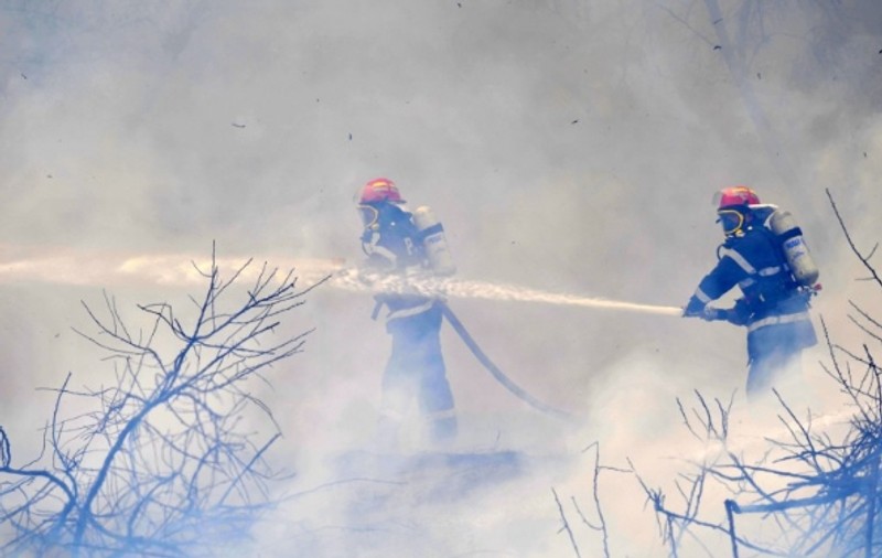 Pompierii au fost chemați să stingă un incendiu lângă Academia Hagi!