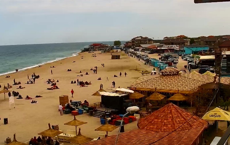 LIVE VIDEO de pe plaja din Vama Veche. La mare începe distracția de 1 Mai