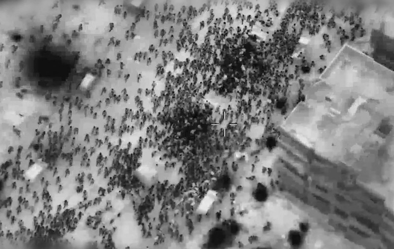 Peste 100 de palestinieni care așteptau ajutoare, „uciși într-un atac israelian”, acuză oficialii din Gaza. Israelul spune că a fost o busculadă