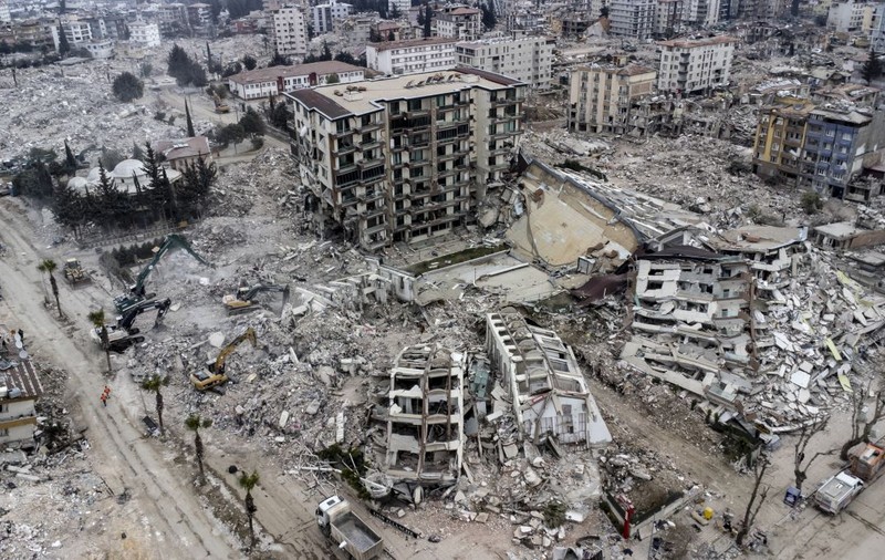 Specialist în construcții din Turcia: clădirile care au căzut la cutremur au fost ridicate cu fier ieftin din Siria