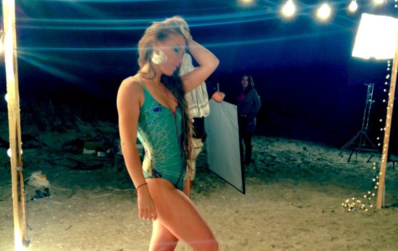 Corina Bud, HOT în costum de baie