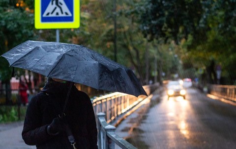 Cum va fi vremea în București până pe 23 mai. ANM anunță ploi, descărcări electrice și rafale de vânt