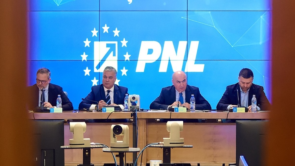 De la stânga la dreapta: Dan Motreanu (prim-vicepreședinte interimar PNL), Adrian Veștea (secretar general interimar PNL), Ilie Bolojan (președinte interimar PNL), Ciprian Ciucu (prim-vicepreședinte interimar PNL)
