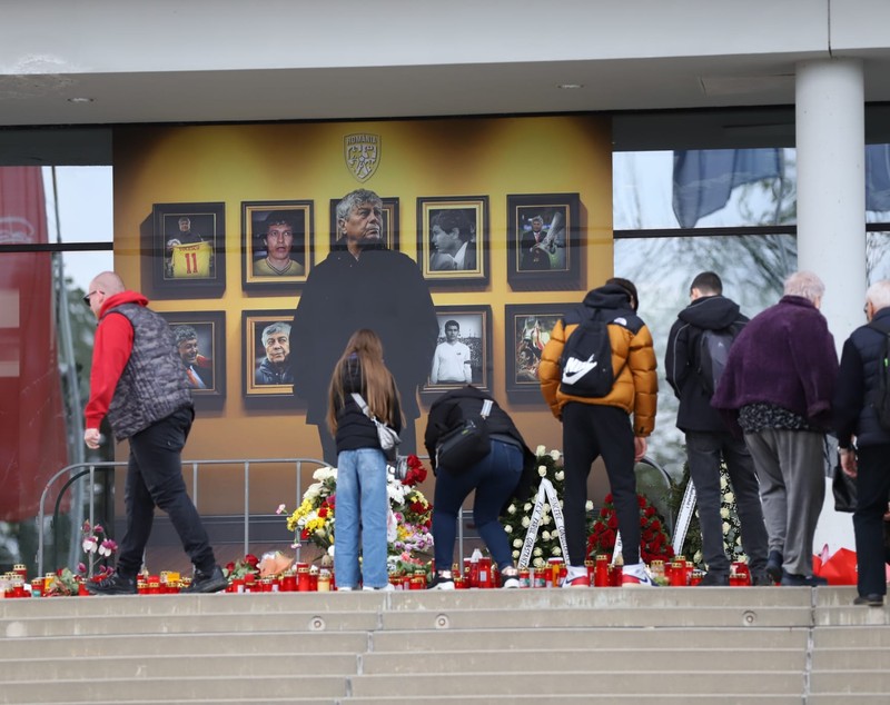 Livetext Mii de români își iau adio de la Mircea Lucescu la Arena Națională înainte de funeraliile cu onoruri militare / „Leucemia i-a provocat și grăbit sfârșitul”