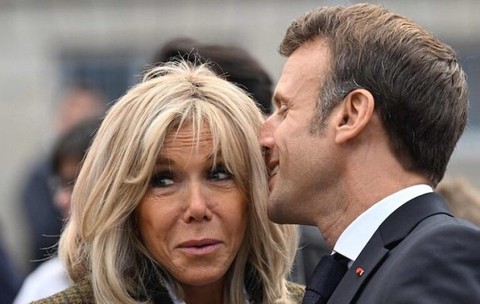 Au apărut imaginile! Cum arăta Brigitte Macron când era tânără și l-a cucerit iremediabil pe fostul ei elev, președintele Franței. Macron s-a îndrăgostit nebunește, la prima vedere, de profesoara lui și a trecut peste toate criticile și piedicile în numele iubirii