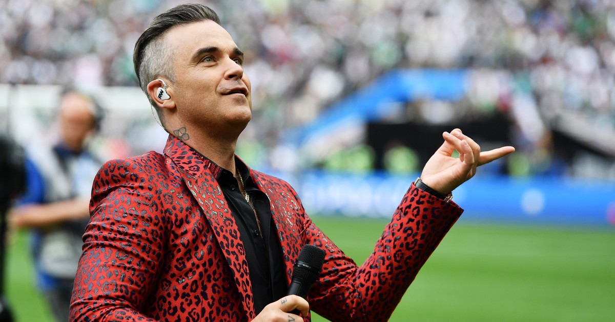Dan Petrescu a povestit cum a făcut schimb de autografe cu Robbie Williams! Antrenorul de la CFR vrea să ia cina cu artistul care va concerta duminică seară la Untold FOTO: EPA