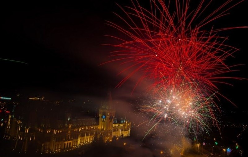 La Iași consilierii USR se ceartă cu Primăria pe spectacolul de Anul Nou: foc de artificii sau drone cu lumini și muzică? 