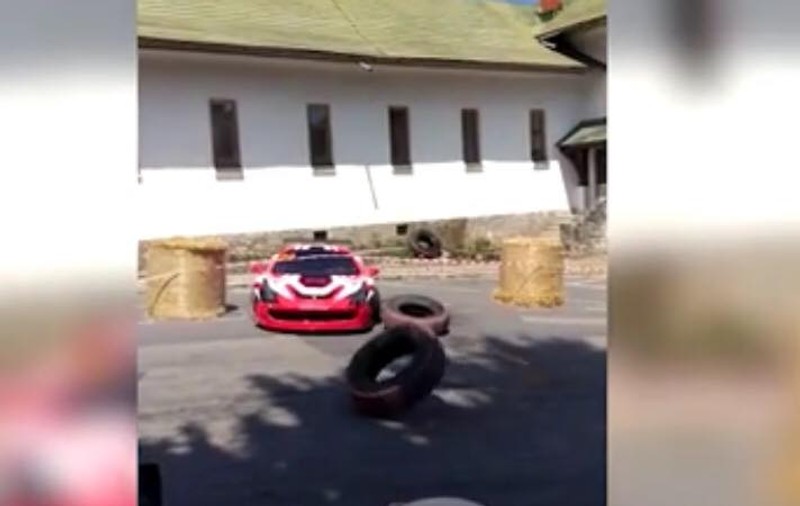 Accident la Raliul Sinaia 2019. Un fotograf a fost lovit în plin de o mașină din concurs | VIDEO