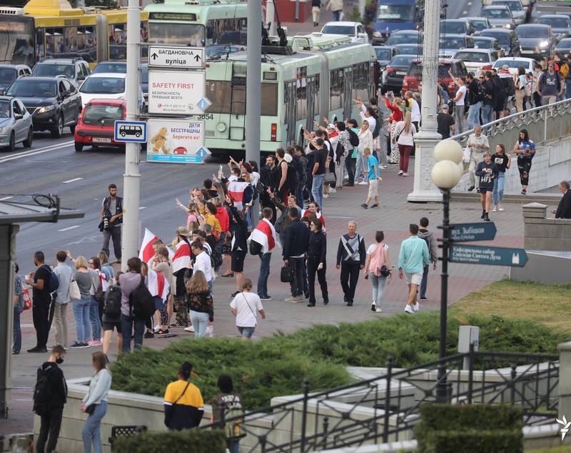 Noi proteste în Belarus | Lanț uman de 13 km, până la închisoarea în care au fost bătuți protestatarii care se opun regimului Lukașenko