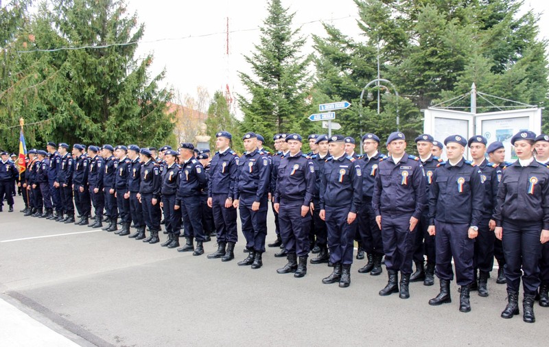 FOTO/700 de jandarmi au absolvit şcoala. Şefii de promoţie au obţinut medii de peste 9