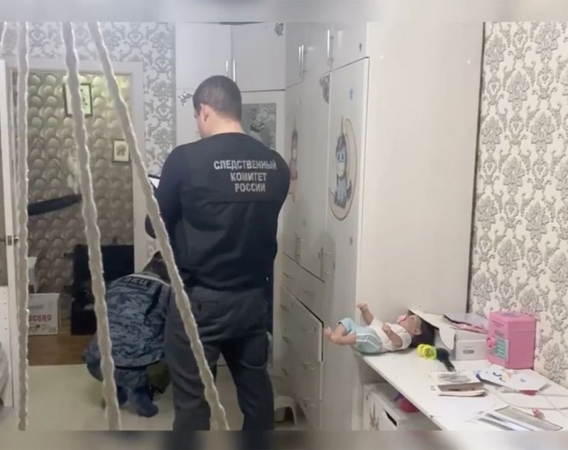 Cadavrele a două surori de 2 și 5 ani au fost găsite în balconul casei, sora lor de 13 ani le-ar fi ucis, într-un oraș din Rusia