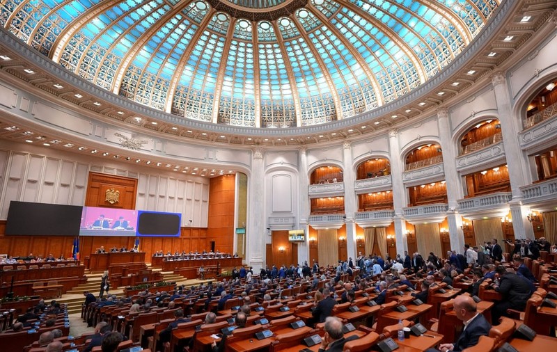 Toate partidele au votat eliminarea definitivă a E-factura pentru artiști, jurnaliști și fermieri