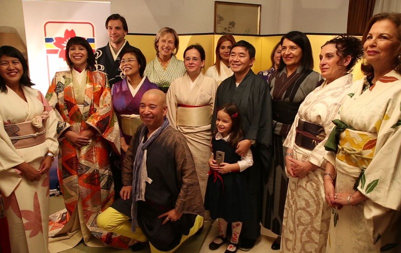 VIDEO EXCLUSIV | Nobuaki Tomita, cel mai cunoscut designer nipon de kimonouri, a venit la noi în țară. ”România este la modă în Japonia. Apare și în benzile desenate”