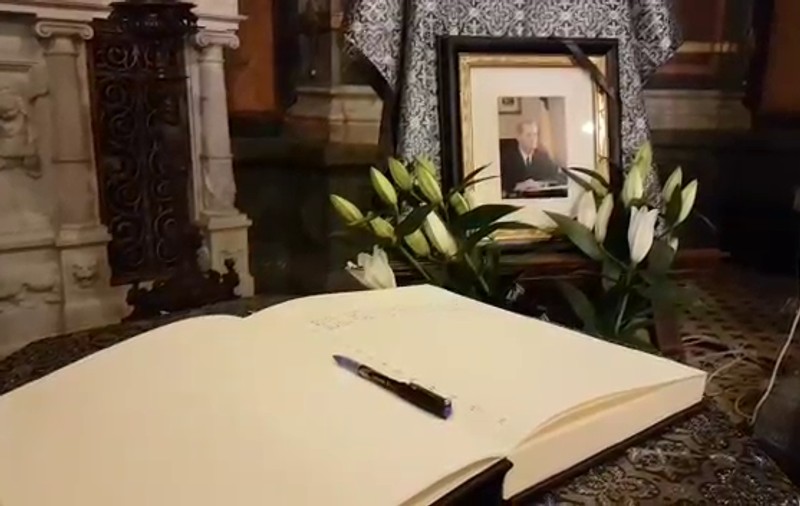 Carte de condoleanțe la Palatul Peleș, în memoria Regelui Mihai. Cât timp rămâne deschisă