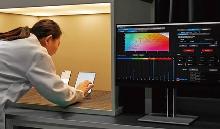Laborator de testare al display-urilor Honor din Shenzen, China.