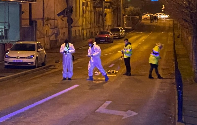 Un tânăr fără adăpost din Timișoara a fost înjunghiat în stradă. Bărbatul a murit în ambulanță