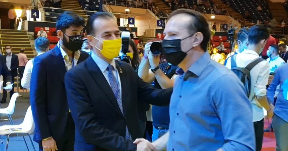 Ludovic Orban și Florin Cîțu s-au ignorat câteva minute la alegerile pentru șefia PNL București. Foto: Cristian Otopeanu