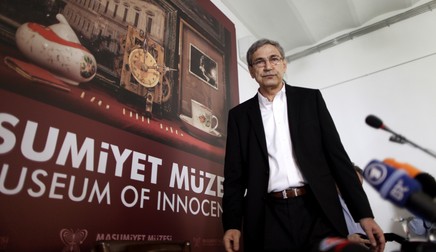 Scriitorul Orhan Pamuk, laureat al Premiului Nobel pentru Literatură în 2006 a creat Muzeul inocenței din Istanbul EPA/TOLGA BOZOGLU