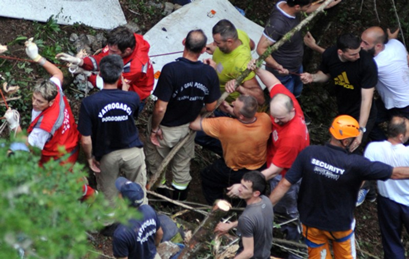 ACCIDENTUL DIN MUNTENEGRU | Un martor ocular spune că şoferul conducea cu viteză neadecvată
