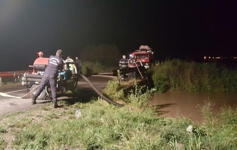 Mai multe drumuri din județul Timiș au fost inundate în urma ploilor | GALERIE FOTO