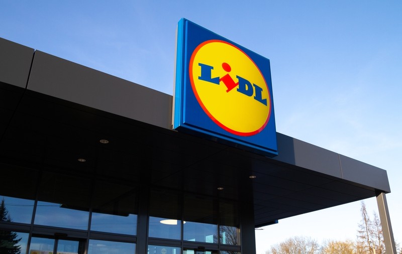 Amenzi de 7,5 milioane de lei după ce ANPC a controlat 300 de magazine Lidl din țară. Legume stricate, rafturi murdare și diferențe la gramaj