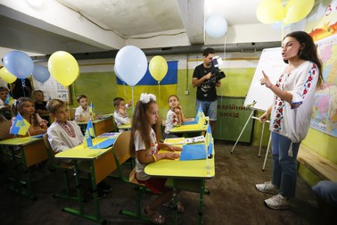 Copiii încep școala pe 1 septembrie 2022 într-un adăpost subteran din Odesa. Foto: Profimedia