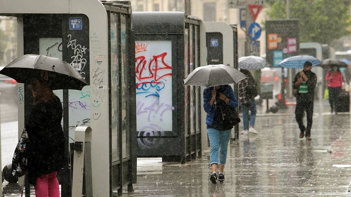 Ploi abundente, ninsori dar și temperaturi mai mari decât cele normale ...
