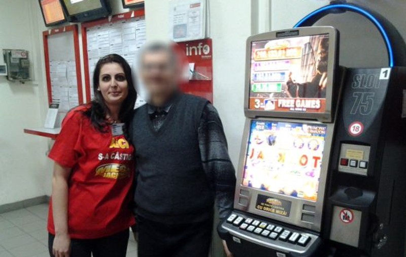 A câştigat la păcănele 100.000 de euro cu ajutorul tatălui decedat