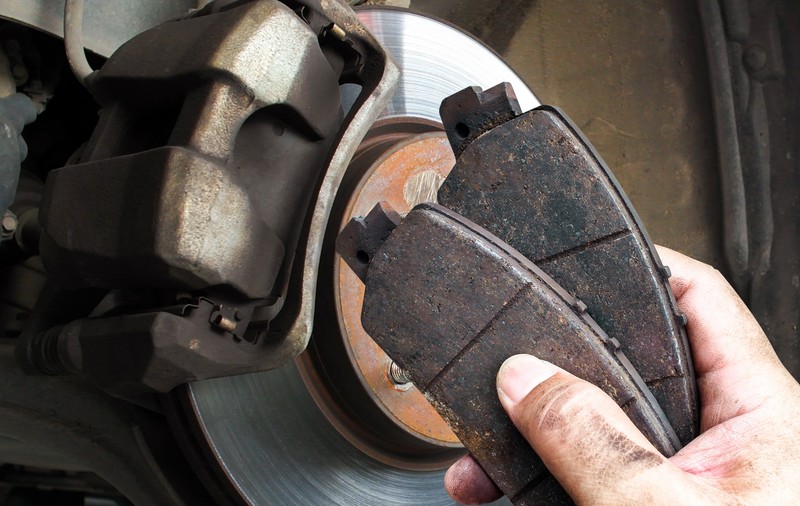 Studiu: Plăcuțele de frână auto produc particule mai nocive decât motoarele diesel. Impactul asupra sănătății