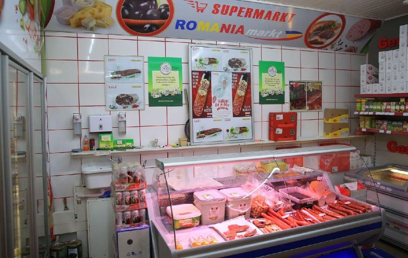 Cât costă kilogramul de urechi de porc și pateul de ficat în magazinul din Austria al unui comerciant român