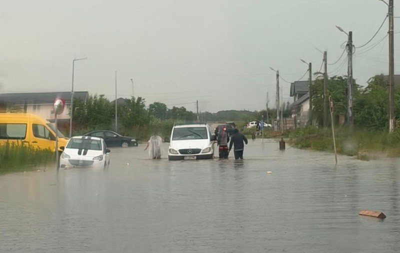 Precipitațiile au depășit în Pantelimon pragul unui fenomen care apare statistic la 100 de ani. Ploile torențiale au făcut ravagii în București și Ilfov