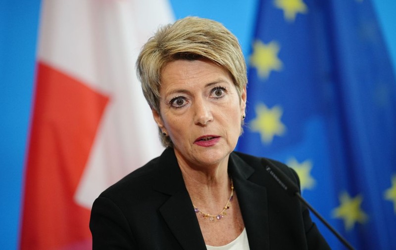 Rareori un telefon a provocat atâta agitație în politica elvețiană. Culisele scandalului dintre Donald Trump și Karin Keller-Sutter