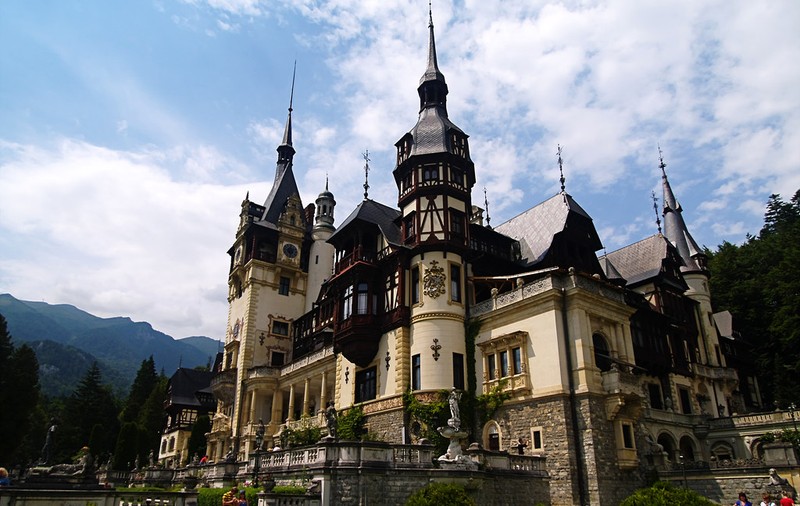 Centrala termică de la Muzeul Peleș s-a stricat în urmă cu o lună. Obiectele de patrimoniu, în pericol din cauza condensului