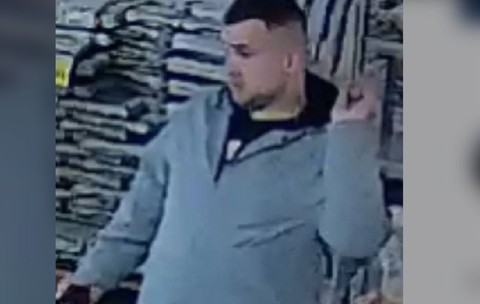 Un bărbat a aruncat cu ouă într-o vânzătoare, după ce a jucat „Piatră-foarfecă-hârtie” cu un prieten, în Ucraina