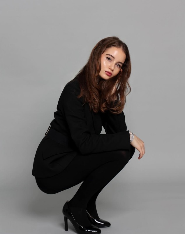 Irina Columbeanu, atacată dur pe internet. Ramona Gabor a sărit în apărarea ei imediat ce a văzut ce-i scriu fanii