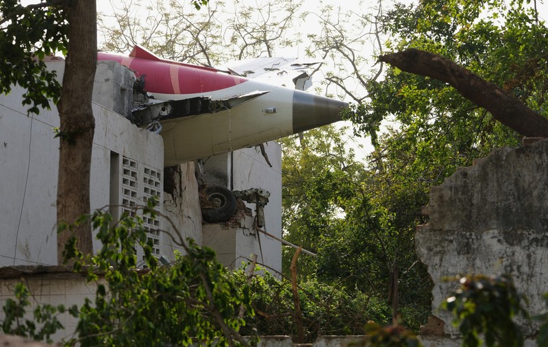 Detaliile cruciale observate de un expert în aviație la avionul prăbușit în India: „Asta putea provoca catastrofa”