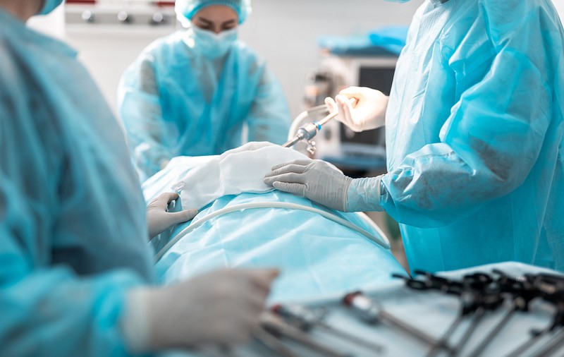 „Nu pot descrie durerea pe care am suferit-o”. Cazul unei mame care acuză că medicii au uitat instrumente medicale în corpul ei, după o cezariană