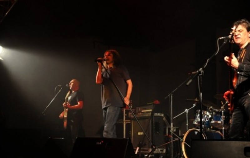 Membrii trupei Iris, emoţionaţi înainte de concertul AC/DC