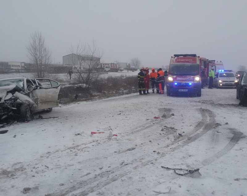 Accidente rutiere pe bandă rulantă, din cauza "ploii înghețate", în județele Buzău și Bistrița-Năsăud