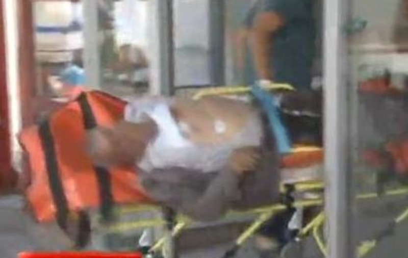 ACCIDENT STUPID! Uite cum au scăpat asistenţii pacientul de pe targă  | VIDEO INCREDIBIL