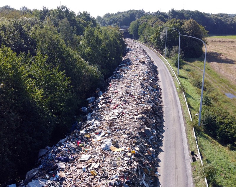 Imaginile dezastrului: O autostradă din Belgia, transformată în groapă de gunoi după inundațiile catastrofale din iulie