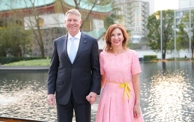 Carmen Iohannis și slăbiciunea pentru rochiile roz. Prima-doamnă a atras atenția la întâlnirea cu împăratul Naruhito şi împărăteasa Masako ai Japoniei